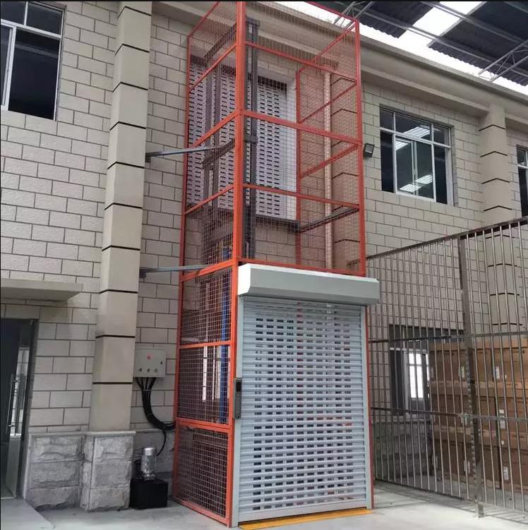 <b>卷帘门升降货梯</b>
